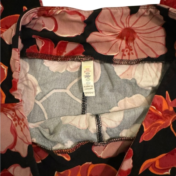 Tall & Curvy LulaRoe Leggings - Picture 3 of 5